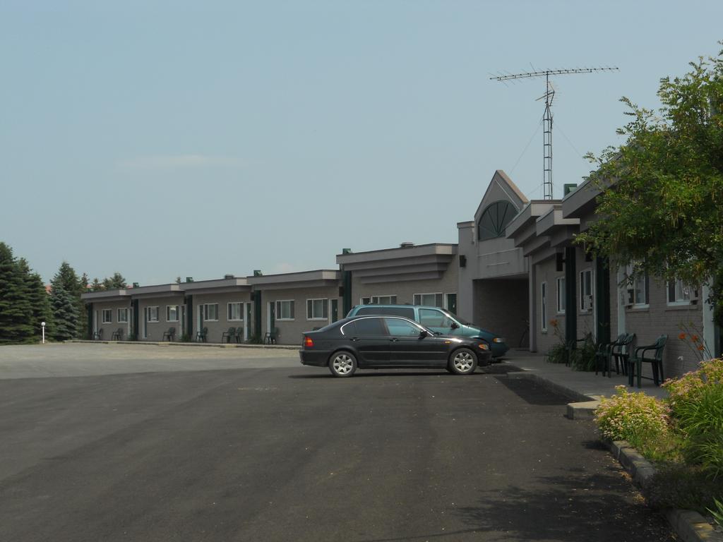 Motel Normandie Louiseville Экстерьер фото