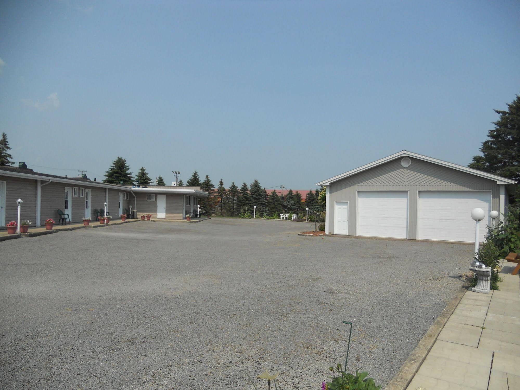 Motel Normandie Louiseville Экстерьер фото