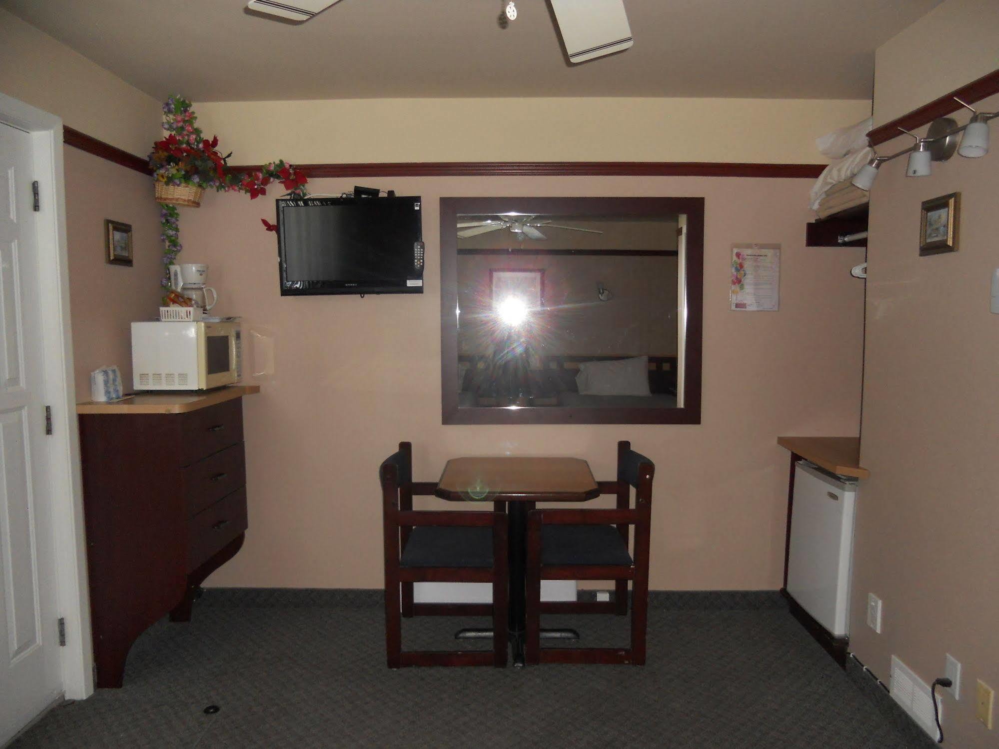 Motel Normandie Louiseville Экстерьер фото