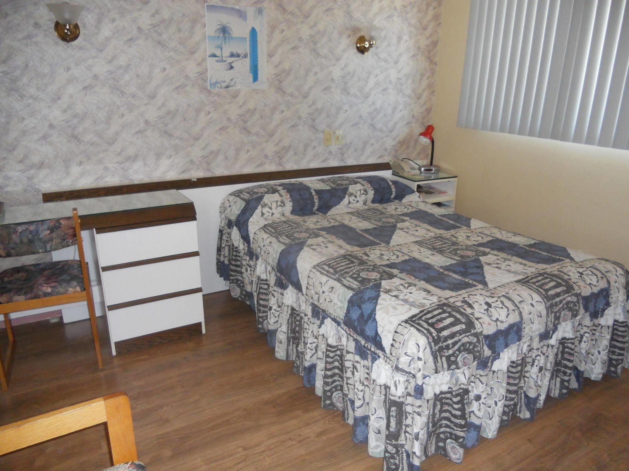 Motel Normandie Louiseville Экстерьер фото