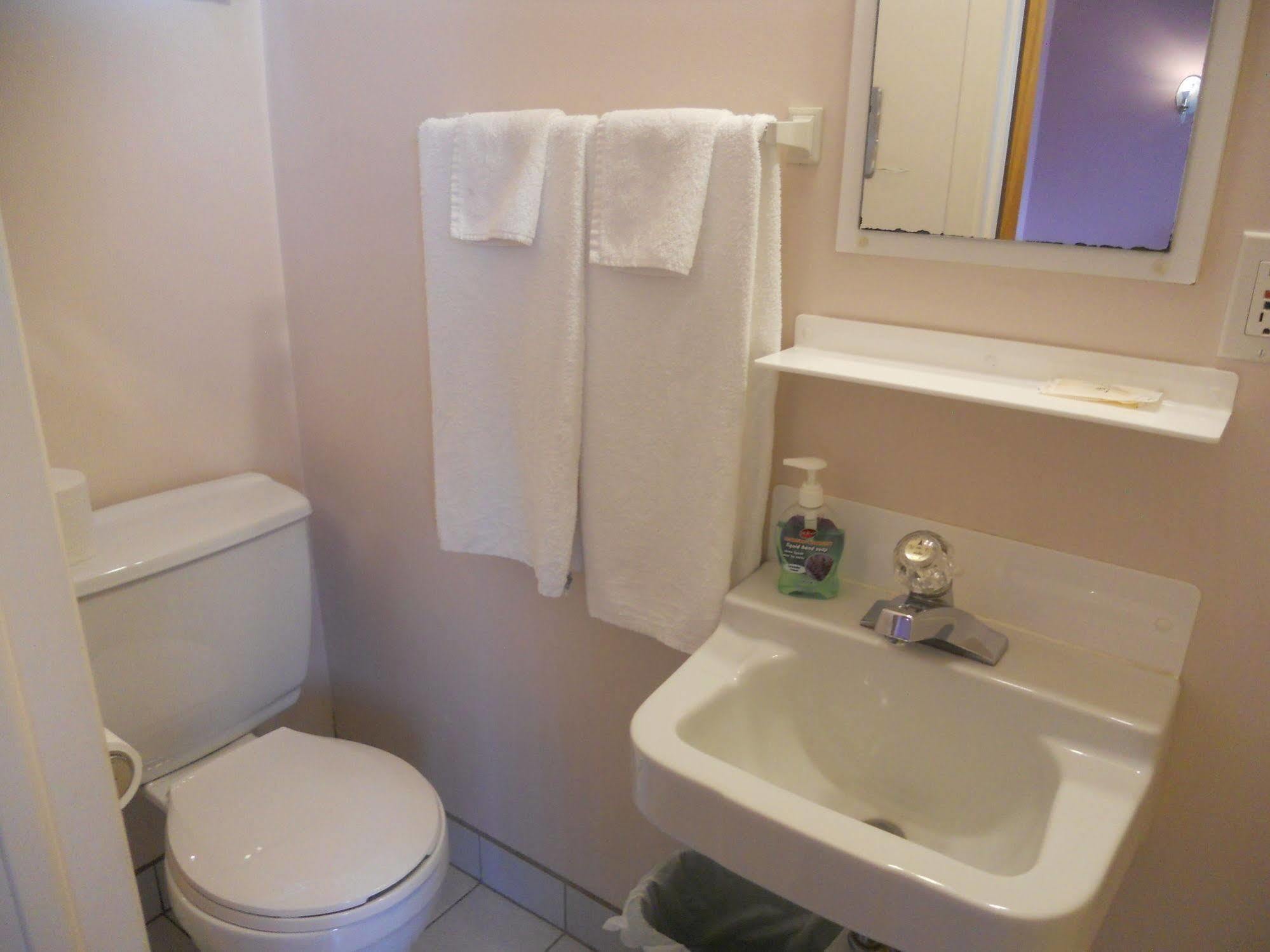 Motel Normandie Louiseville Экстерьер фото