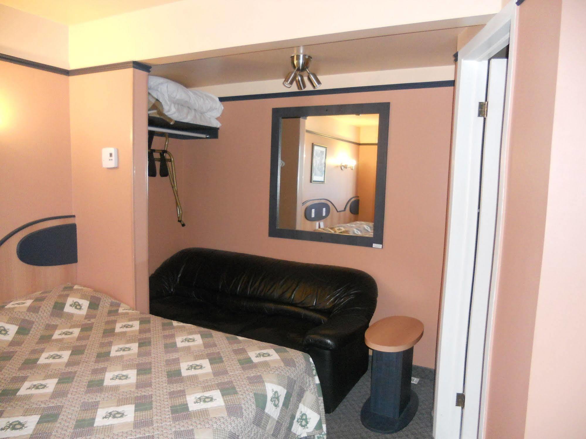 Motel Normandie Louiseville Экстерьер фото