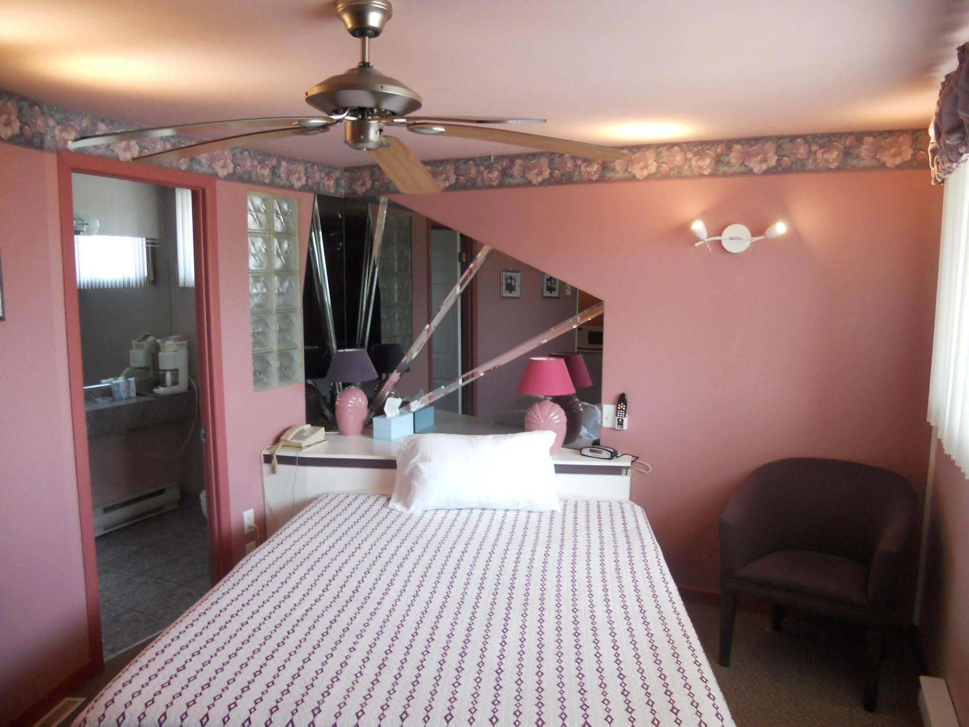 Motel Normandie Louiseville Экстерьер фото