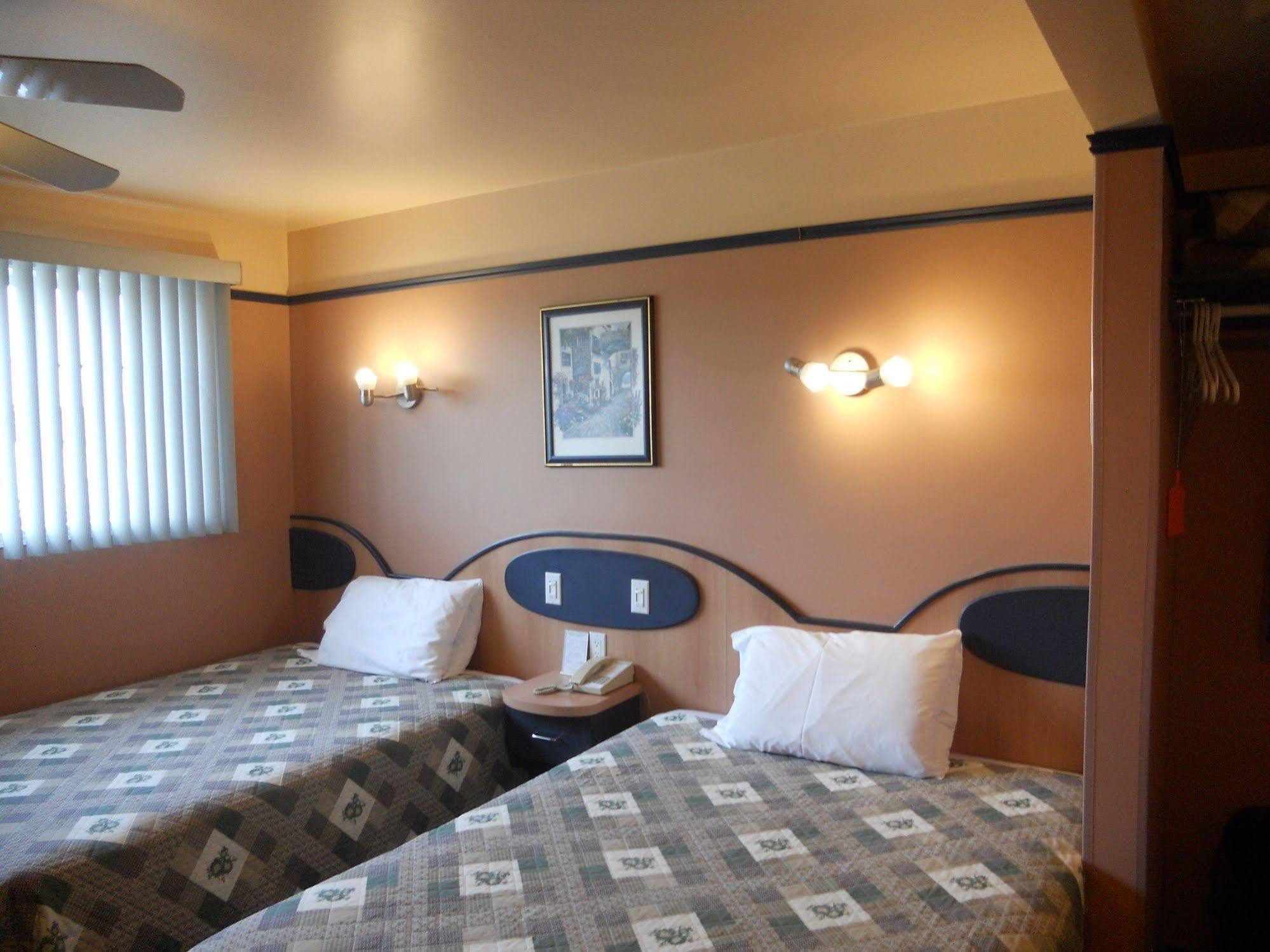 Motel Normandie Louiseville Экстерьер фото